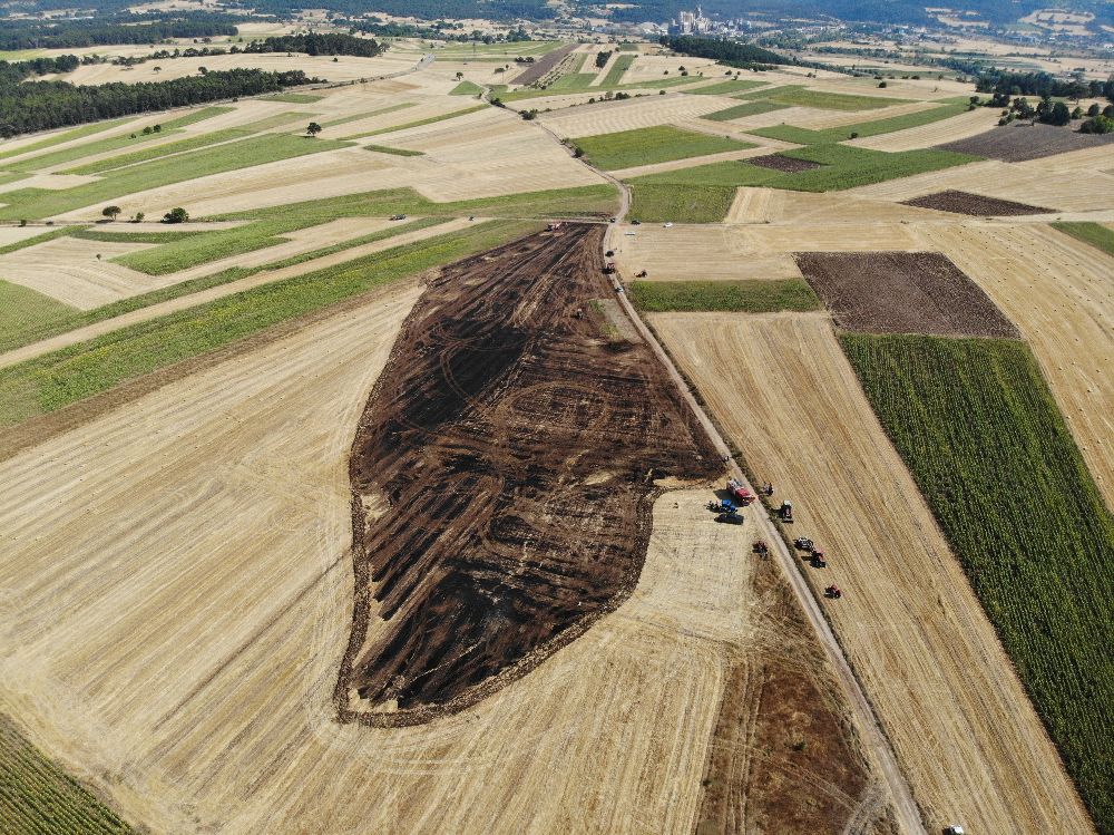 Balya yapan çiftçi anız yangınını fark etti: 5 dekar alan kül oldu