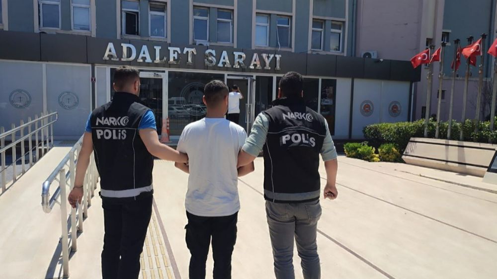  Bandırma’da uyuşturucu suçundan aranan şahıs yakalandı