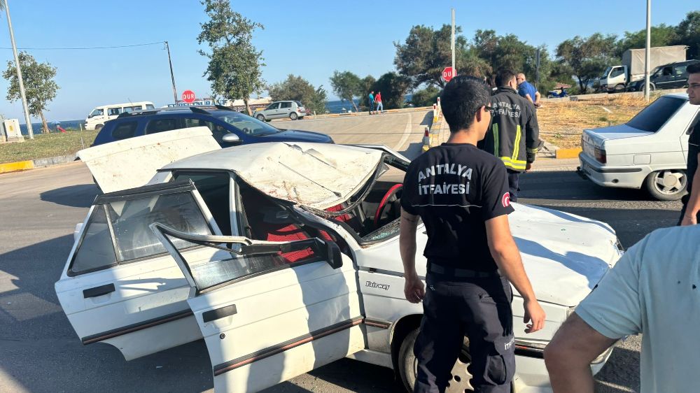Başıboş gezen at kazaya neden oldu: 3 kişi yaralandı