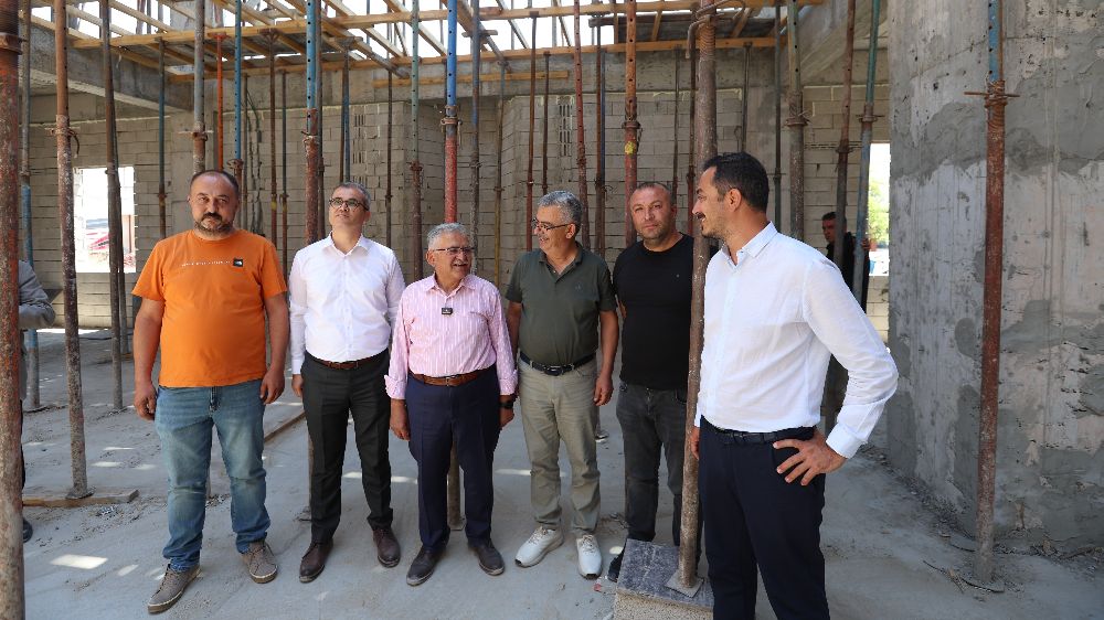 Başkan Büyükkılıç, belediye-hayırsever iş birliği örneği Muhittin Birdal Camii çalışmalarını inceledi