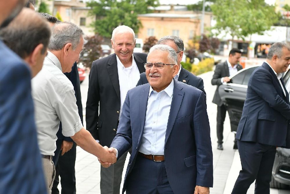 Başkan Büyükkılıç, ilçe belediyeleri yatırım toplantılarına Hacılar ile devam etti