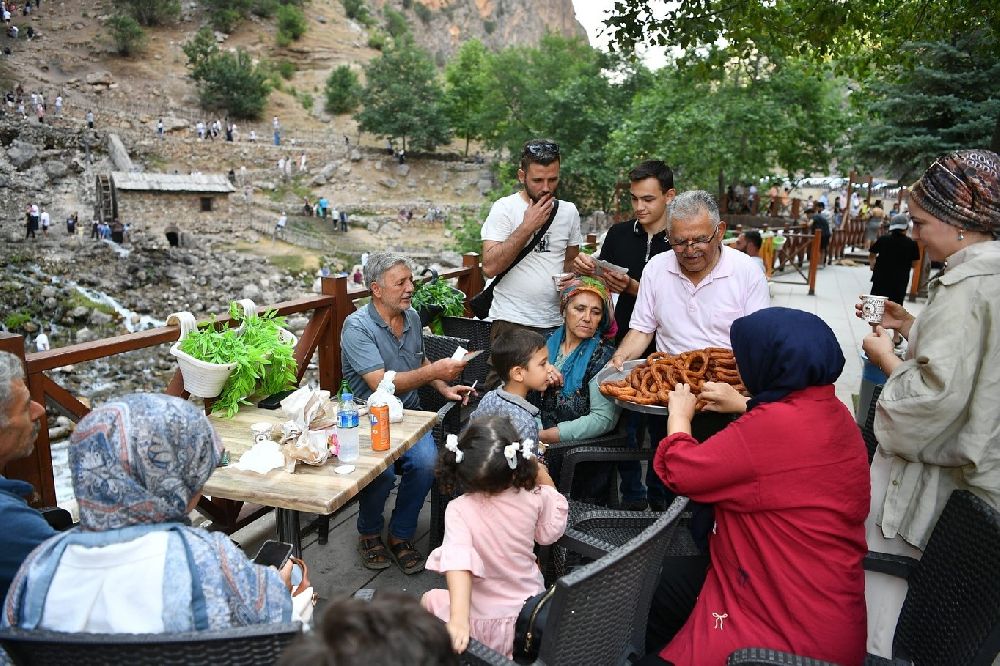 Başkan Büyükkılıç: "Kapuzbaşı, Türkiye’nin Niagarası"