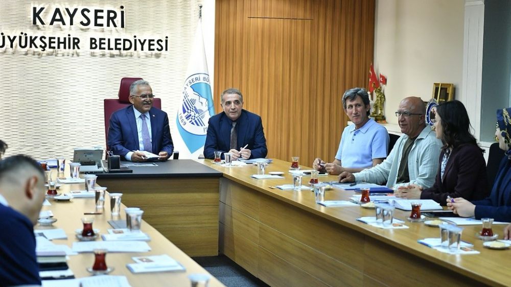  Başkan Büyükkılıç'tan 5 ilçe belediye başkanı ile ‘yatırım' zirvesi