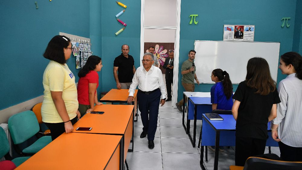 Başkan Büyükkılıç'tan yaz okulu ziyareti
