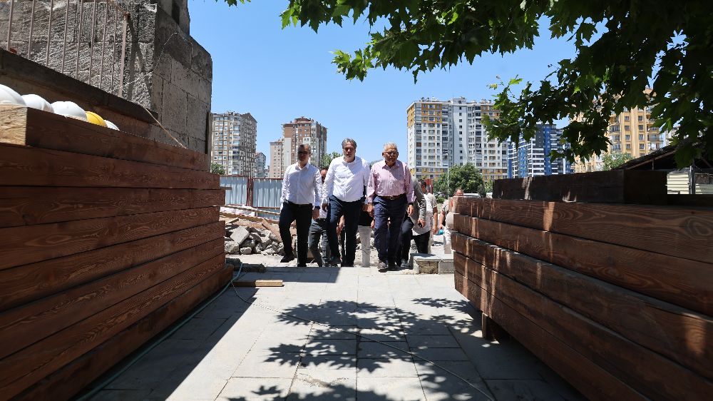 Başkan Büyükkılıç, Tasmakıran Camii'ndeki restorasyon çalışmalarını inceledi
