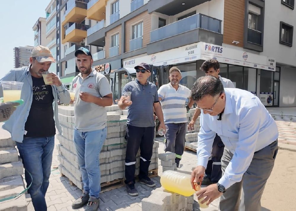 Başkan Öküzcüoğlu'ndan personeline babasından miras limonata ikramı