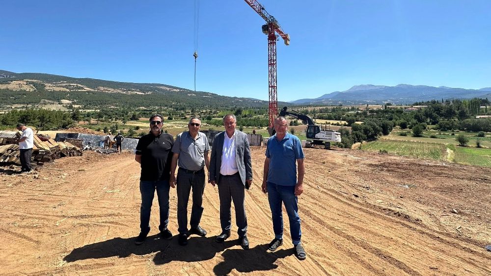Başkan Pütün, yapımına başlanan Beyağaç toplu konutlarını inceledi