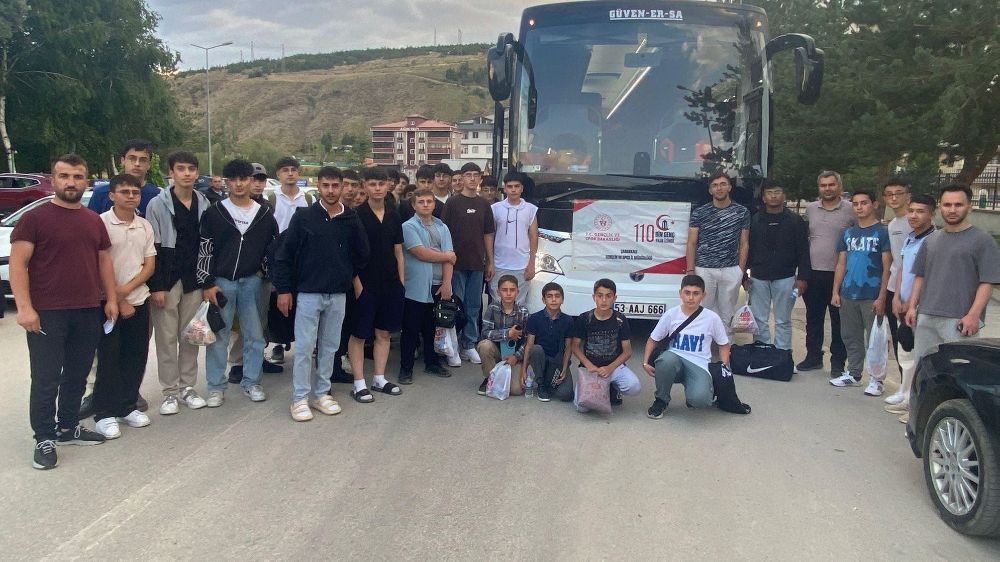 Bayburtlu öğrenciler Çanakkale'ye uğurlandı