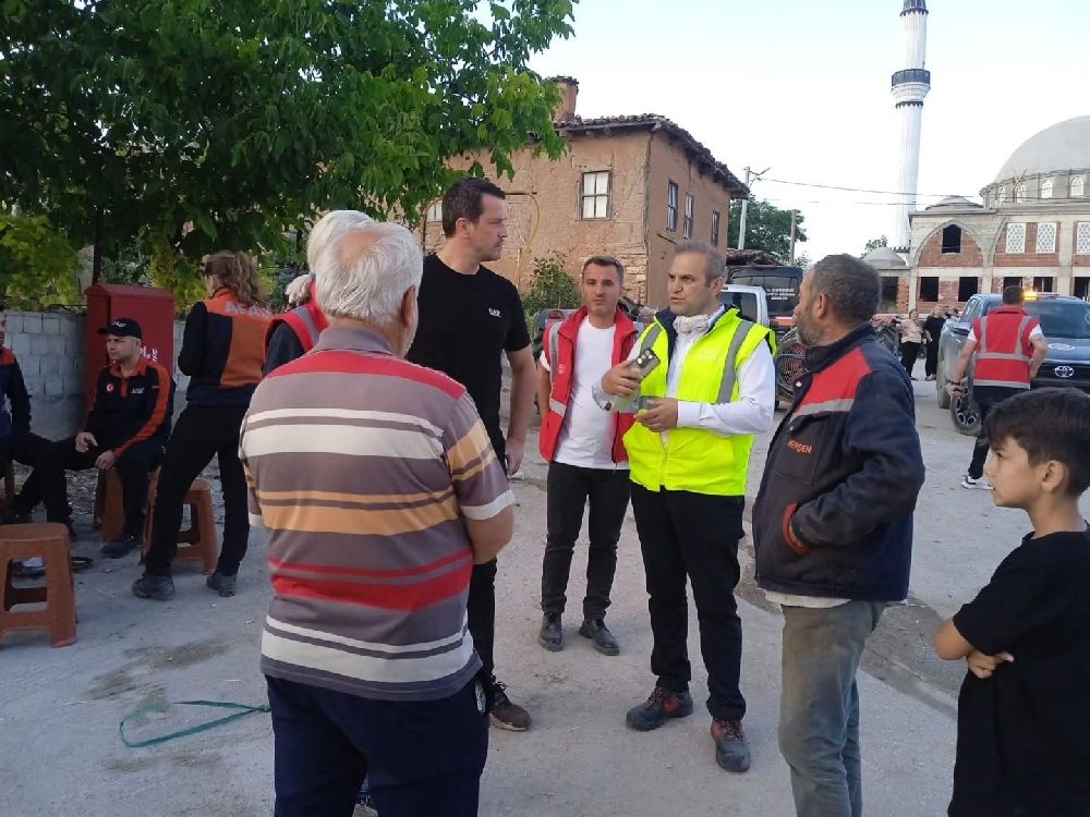 Bayırköy Belediyesi'nden Zobran köyünde çıkan yangına destek