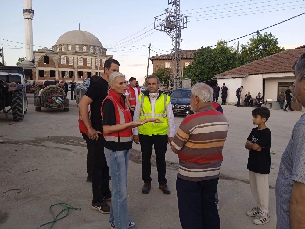Bayırköy Belediyesi'nden Zobran köyünde çıkan yangına destek