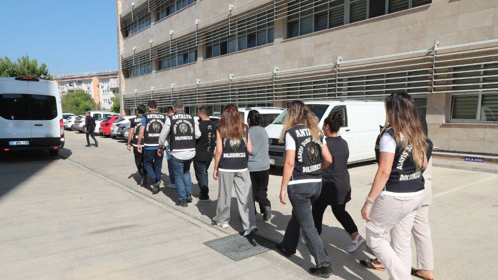 "Beyaz eşya tamircisiyiz" deyip 6 milyon liralık vurgun yaptılar