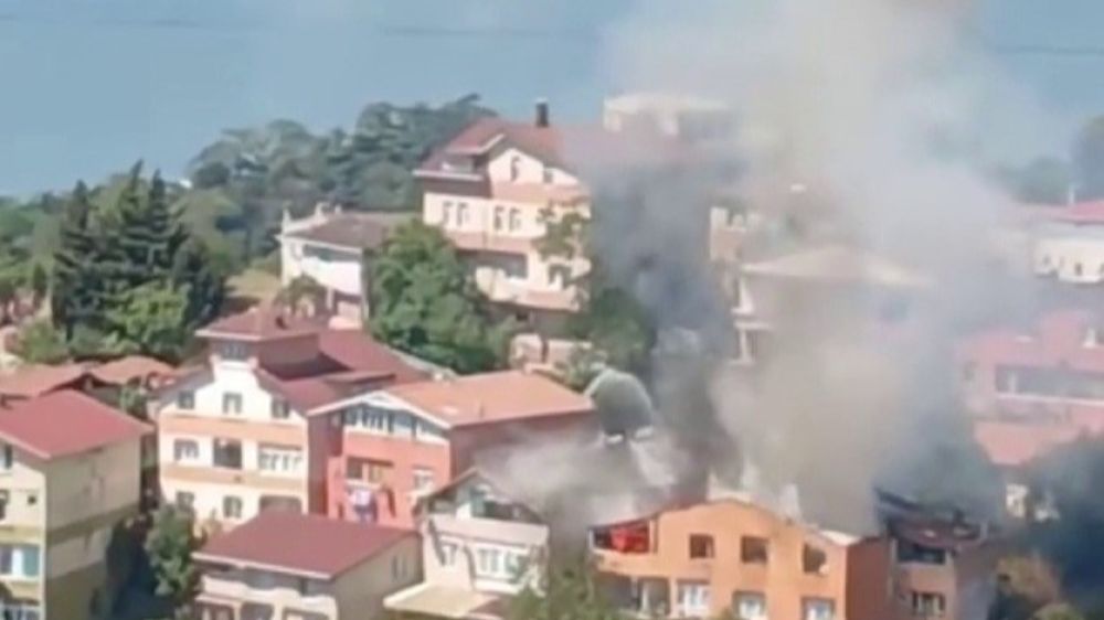 Beykoz’da korkutan yangın: Binada mahsur kalan 4 kişi kurtarıldı