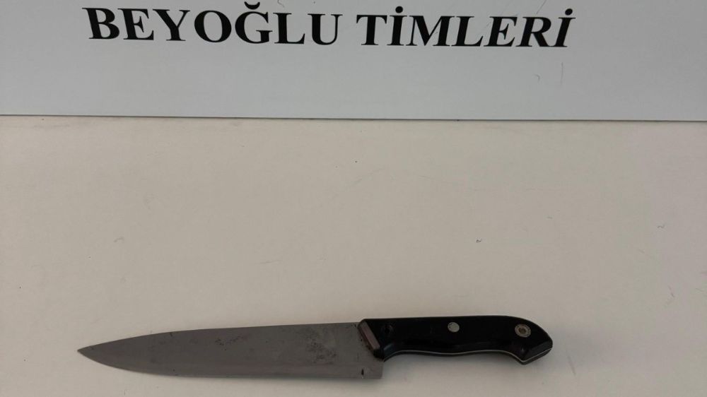 Beyoğlu'nda laf atma kavgası kanlı bitti:1 ağır yaralı