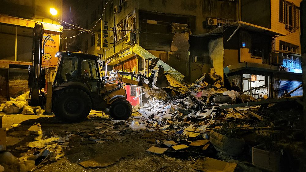 Beyoğlu’nda patlama sonucu yıkılan binanın enkaz kaldırma çalışmaları devam ediyor