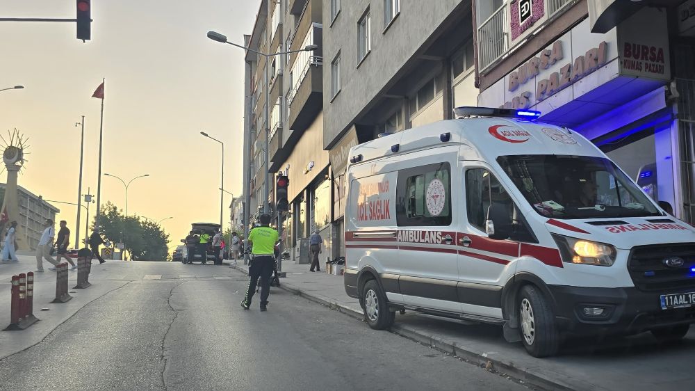 Bilecik'te 2 motorlu bisiklet çarpıştı, 1 yaralı