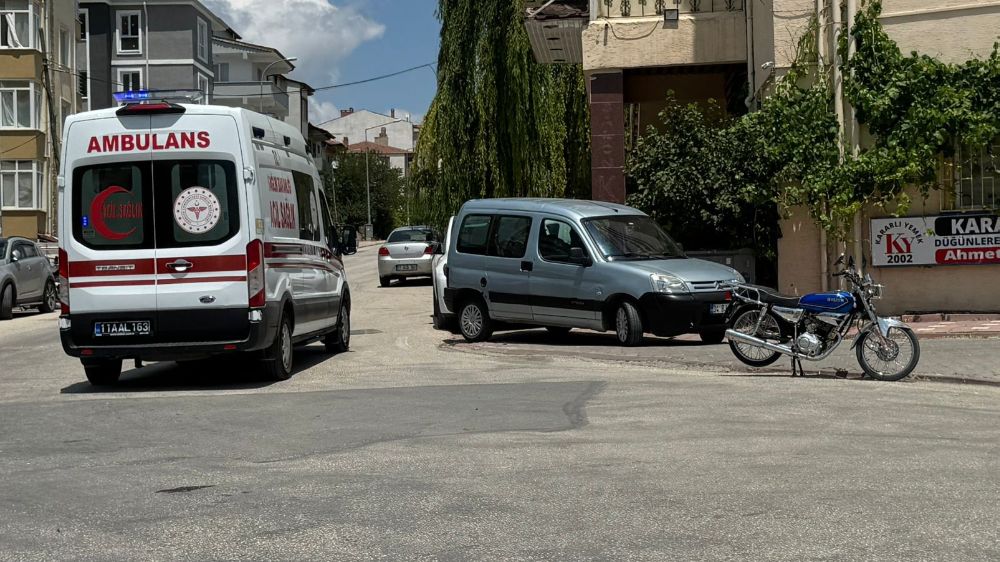 Bilecik'te kontrolden çıkan motosiklet devrildi, sürücüsü yaralandı