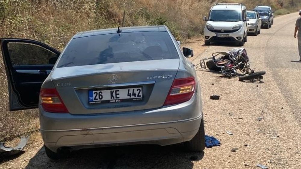 Bilecik'te plakasız motosiklet ile otomobil çarpıştı: 1 ölü, 1 yaralı