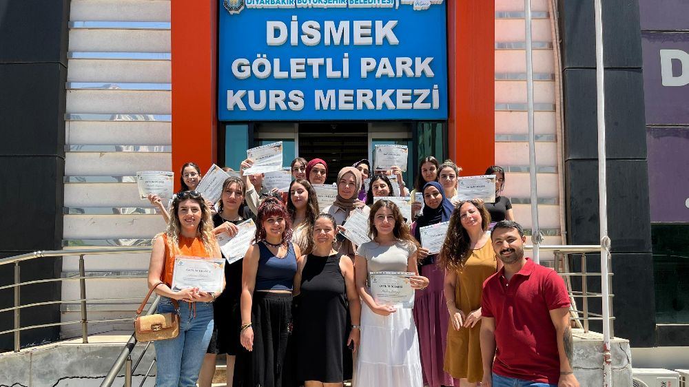 Bilgisayar eğitimlerini tamamlayan kadınlara sertifikaları verildi