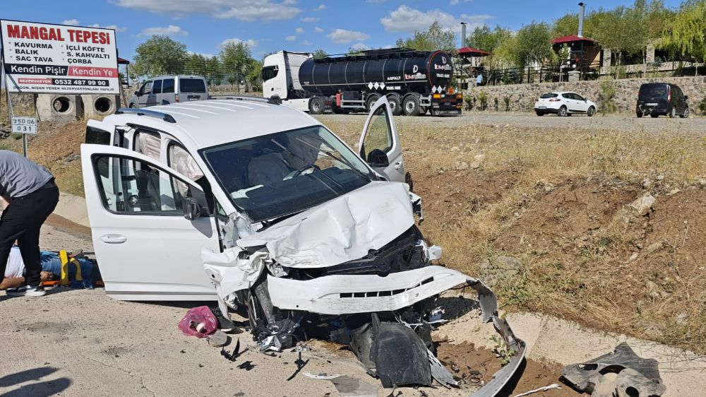 Bingöl’de trafik kazası: 3 yaralı