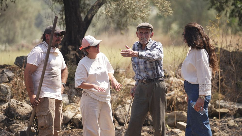 Bir asırdır antik kentte yaşayan Durmuş dedeyi zar zor ikna ettiler