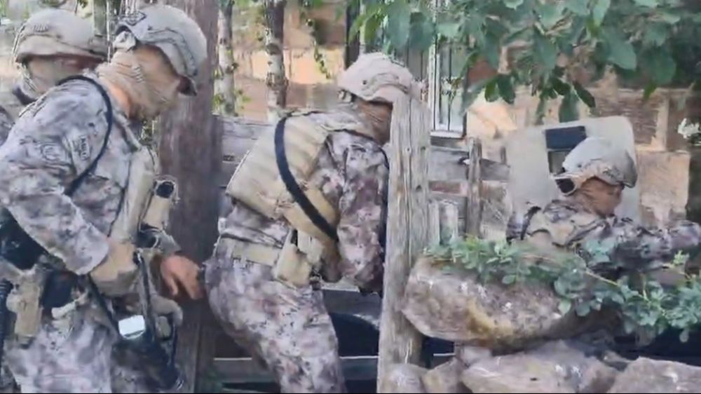  Bitlis merkezli suç örgütü operasyonunda 22 kişi gözaltına alındı