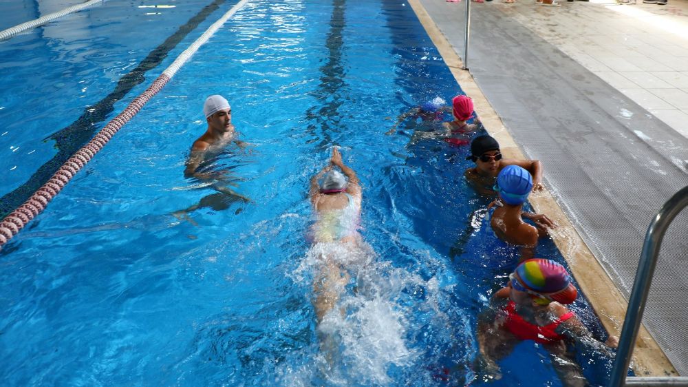  Bodrum Belediyesi'nin ücretsiz yüzme kursları başladı
