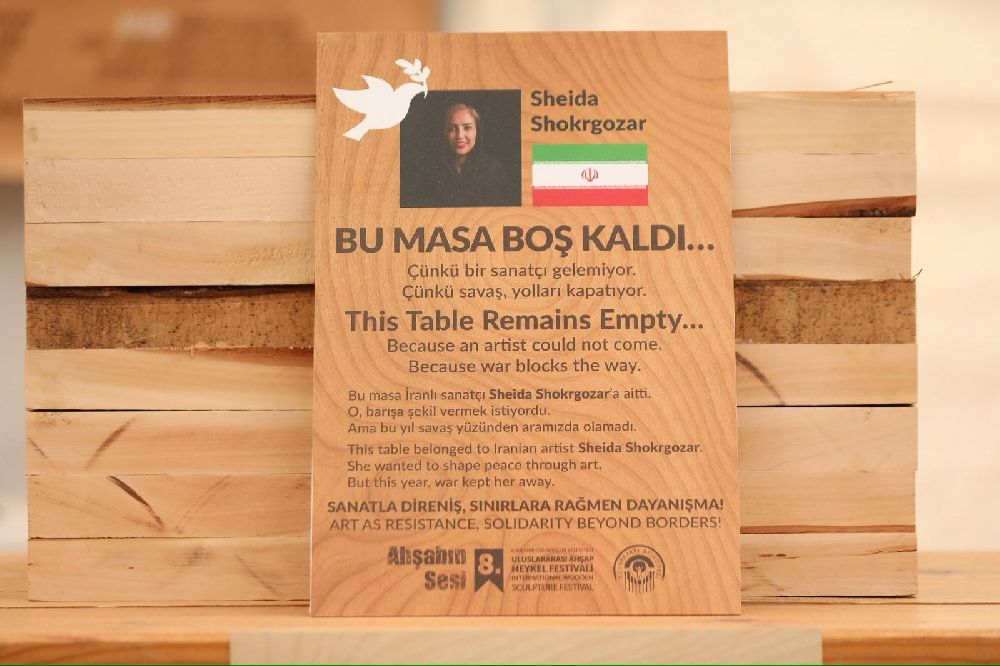 Bu masa savaş yüzünden boş kaldı