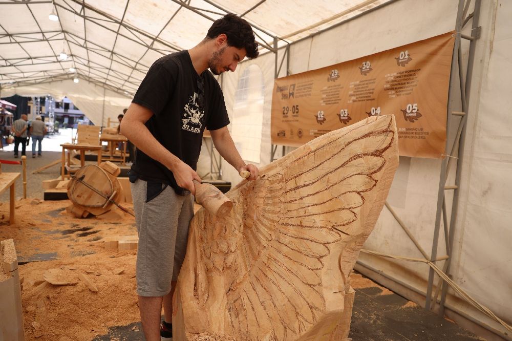 Bu masa savaş yüzünden boş kaldı