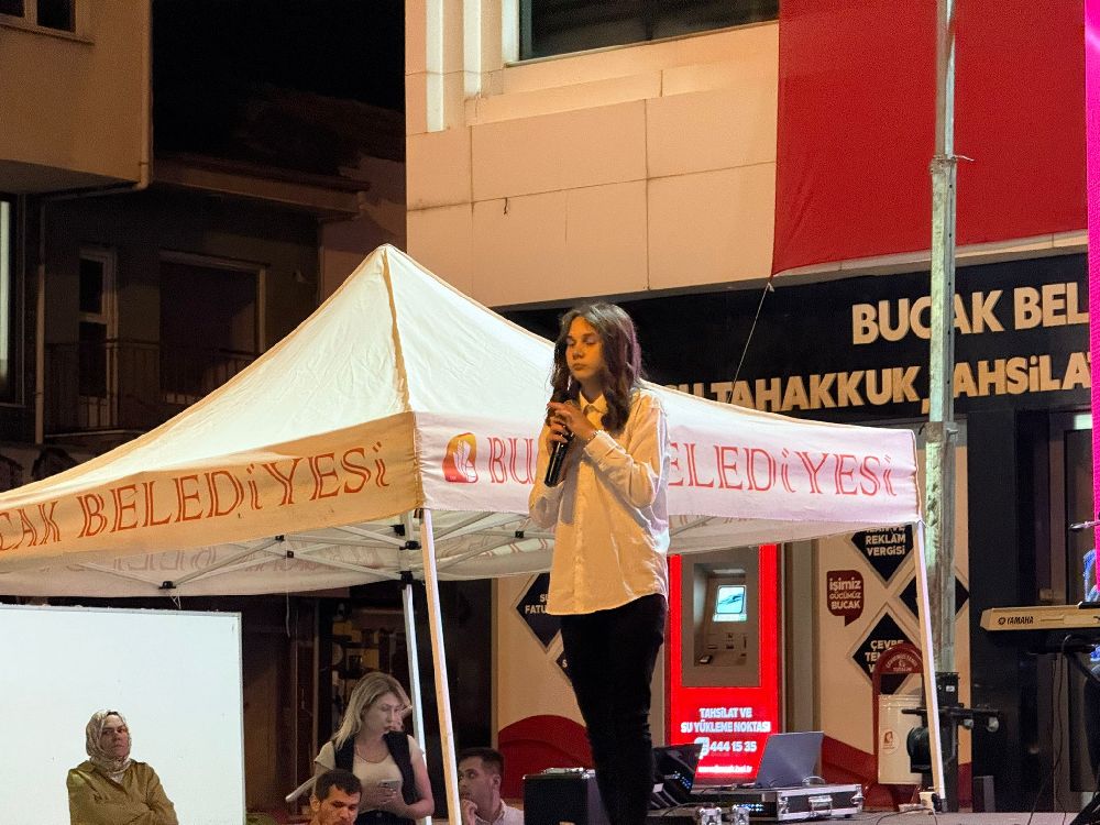 Bucak 15 Temmuz'u unutmadı! Cumhuriyet Meydanı'nda bayraklar dalgalandı