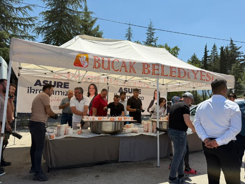 Bucak'ta Belediyeden Sanayi esnafına aşure ikramı! Aşure günü geleneği sürüyor