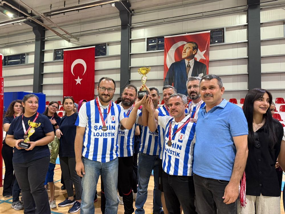 Bucak'ta Heyecan Voleybol Halk Turnuvası! Ödüller sahiplerine teslim edildi