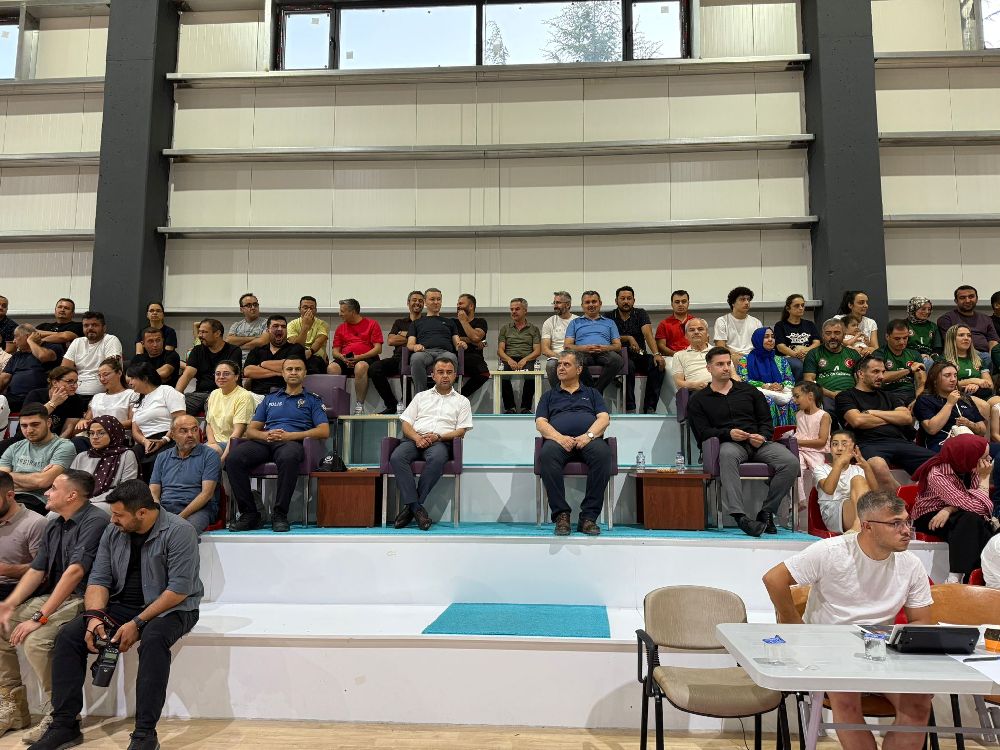 Bucak'ta Heyecan Voleybol Halk Turnuvası! Ödüller sahiplerine teslim edildi