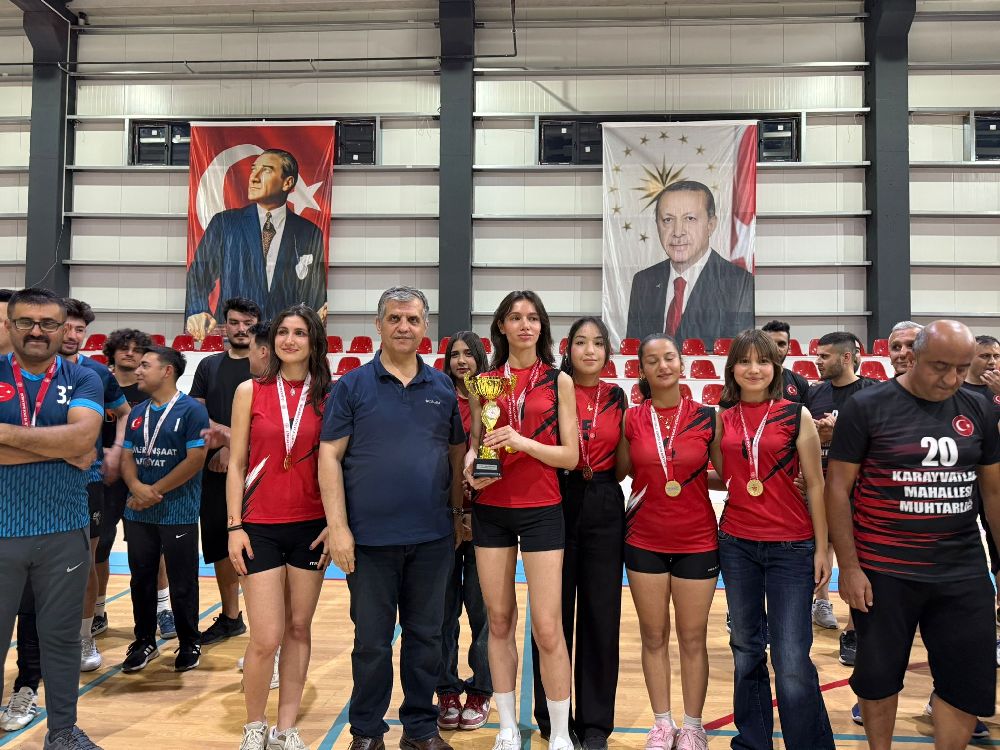 Bucak'ta Heyecan Voleybol Halk Turnuvası! Ödüller sahiplerine teslim edildi