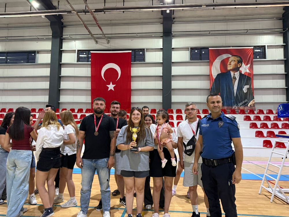 Bucak'ta Heyecan Voleybol Halk Turnuvası! Ödüller sahiplerine teslim edildi