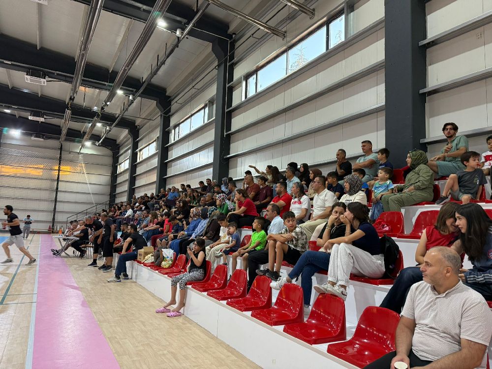 Bucak'ta Heyecan Voleybol Halk Turnuvası! Ödüller sahiplerine teslim edildi