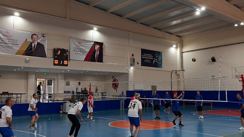 Buharkent'te 'Kentin Çocukları' voleybol turnuvasında ilk düdük çaldı