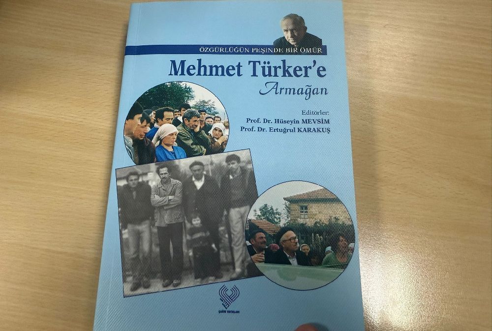 Bulgaristan Türk Edebiyatı’nın yaşayan en önemli temsilcilerinden Mehmet Türker’e ‘Özgürlüğün Peşinde Bir Ömür’ kitabı armağan edildi