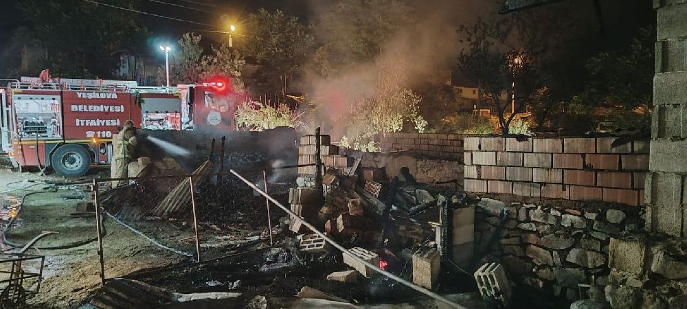 Burdur'da ağılda çıkan yangında 10 küçükbaş hayvan telef oldu