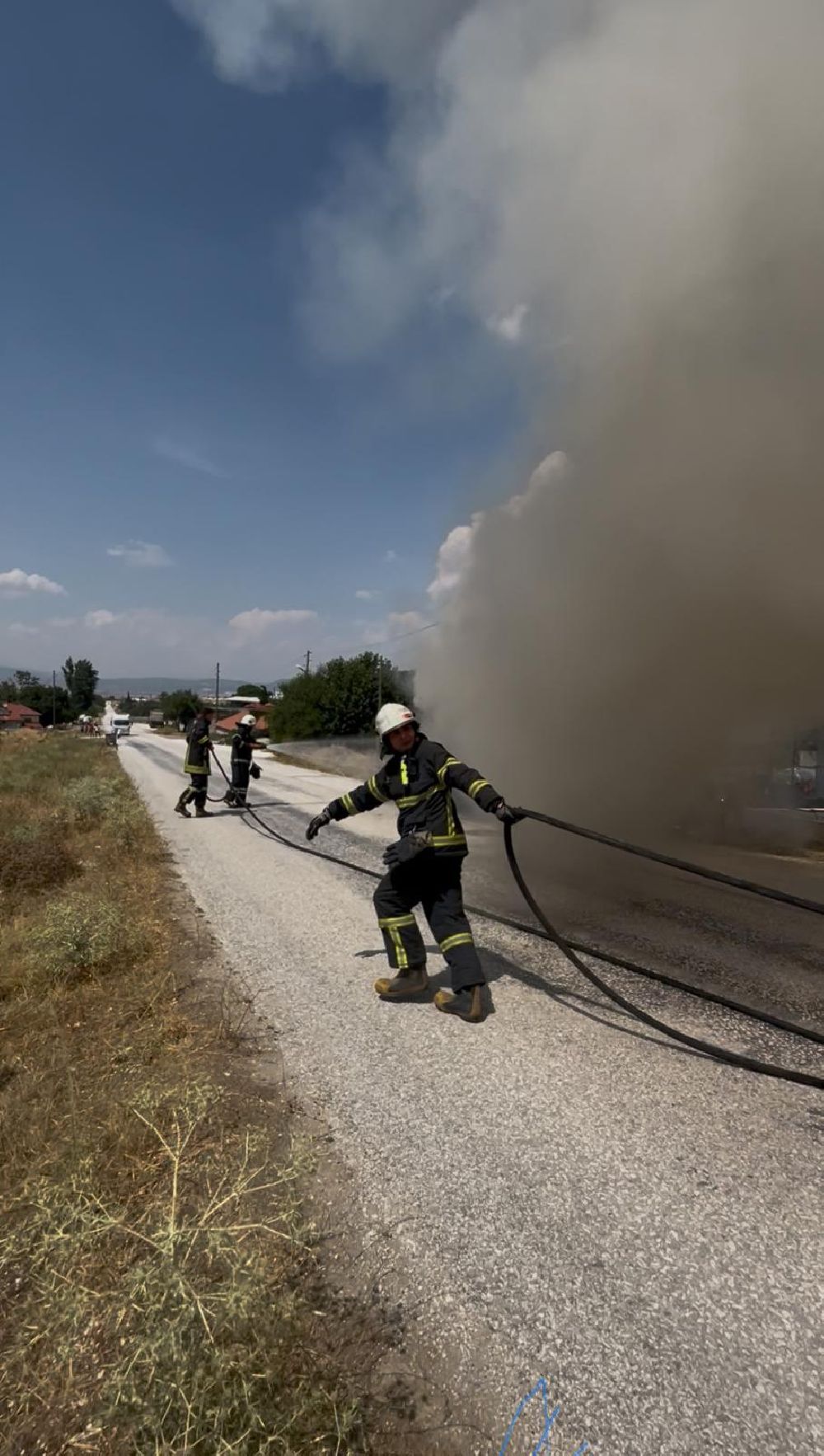 Burdur'da araç alev alev yandı