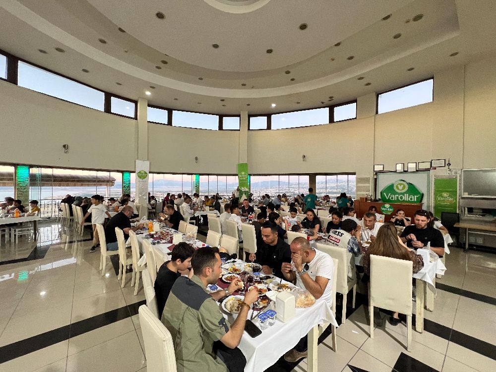 Burdur'da koruyucu ailelerle anlamlı buluşma! Baki Varol'dan anlamlı etkinlik