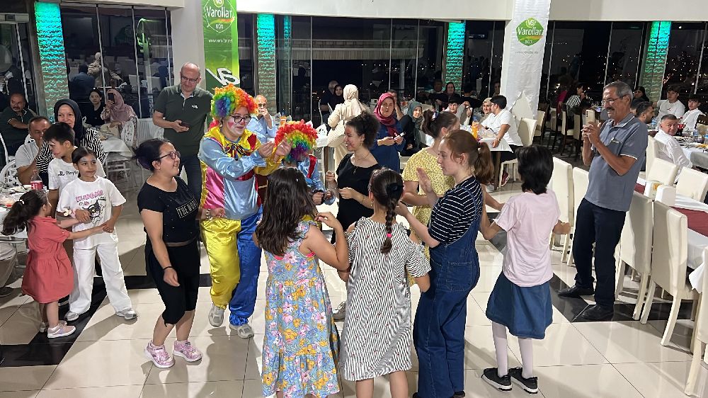 Burdur'da koruyucu ailelerle anlamlı buluşma! Baki Varol'dan anlamlı etkinlik