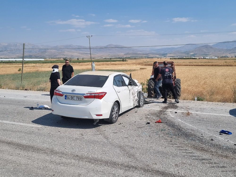 Burdur-Fethiye kara yolunda kaza 5 kişi yaralandı