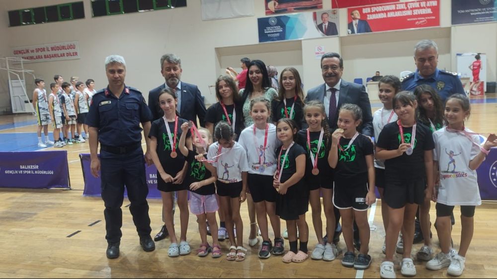 Burhaniye’ de 15 Temmuz spor yarışmaları düzenlendi