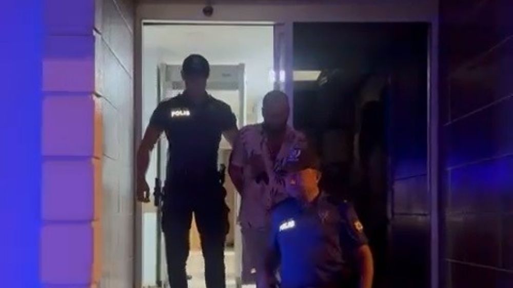 Bursa’da 34 yıl cezası bulunan şahıs ruhsatsız silahla yakalandı