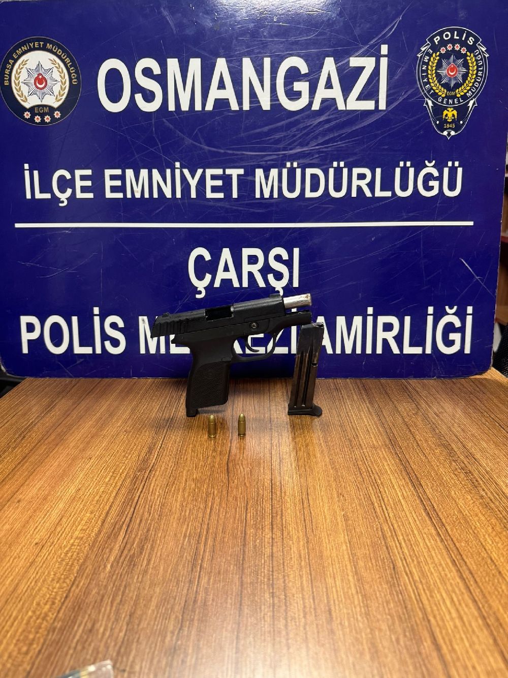 Bursa’da 34 yıl cezası bulunan şahıs ruhsatsız silahla yakalandı