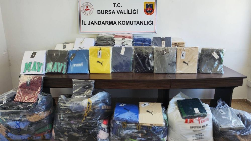 Bursa’da kaçak kıyafet taşıyan sürücü yakalandı