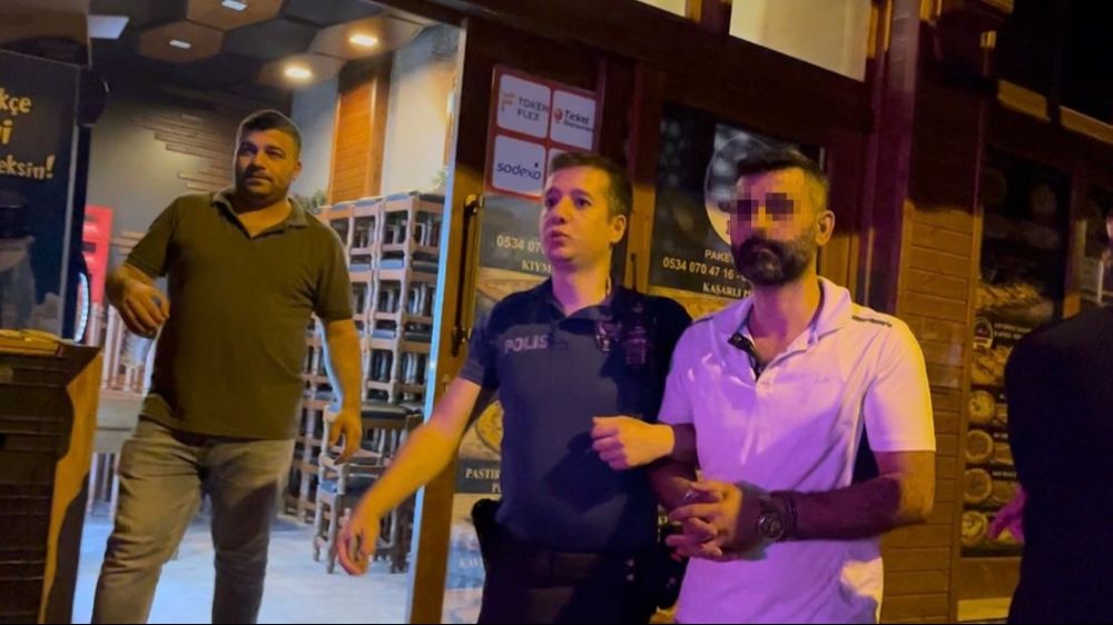 Bursa'da polise bıçak çeken Alkollü şahıslar, böyle etkisiz hale getirildi