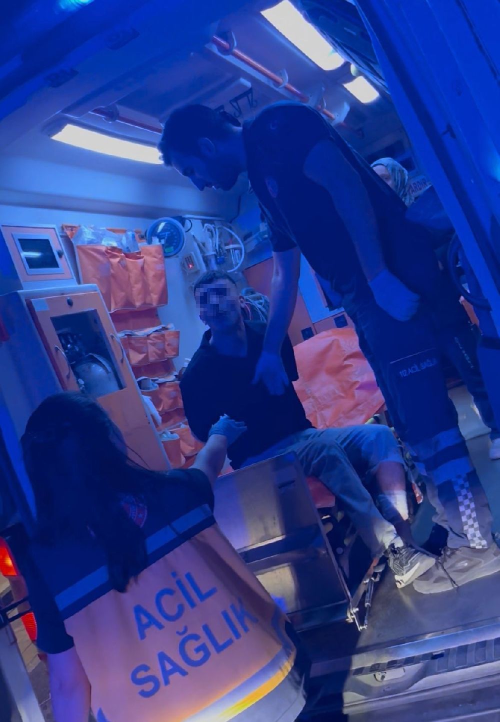 Bursa'da polise bıçak çeken Alkollü şahıslar, böyle etkisiz hale getirildi