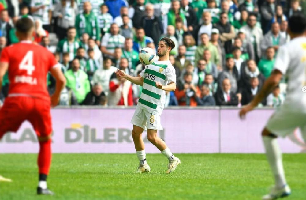 Bursaspor'da Furkan Özyapı ve Abdullah Tazgel ile yollar ayrıldı