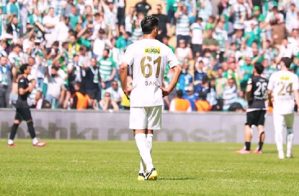 Bursaspor'da Furkan Özyapı ve Abdullah Tazgel ile yollar ayrıldı